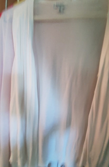 4 button up sweaters. - Picture 4 of 4